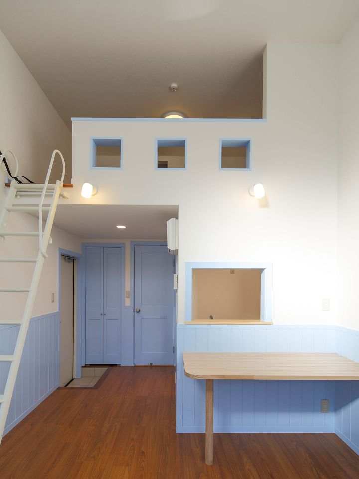 静岡県浜松市の工務店のエコーアートが建築できる1LDK タイプのアパート、プリマノッツェのLDK とロフトが映っている画像。