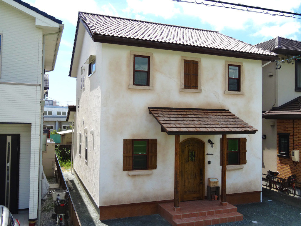 浜松市で輸入住宅はエコーアートが施工したアンティークな家の外観