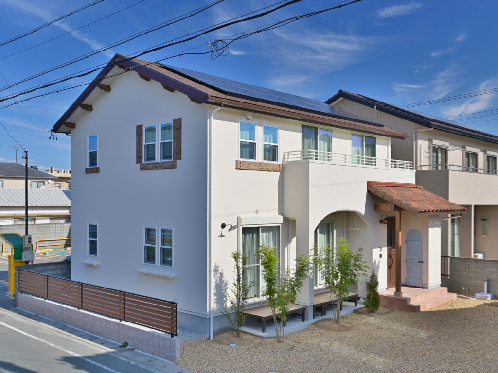 浜松市で注文住宅会社のエコーアートが建てたロフトがあるオシャレなデザイン住宅の外観写真