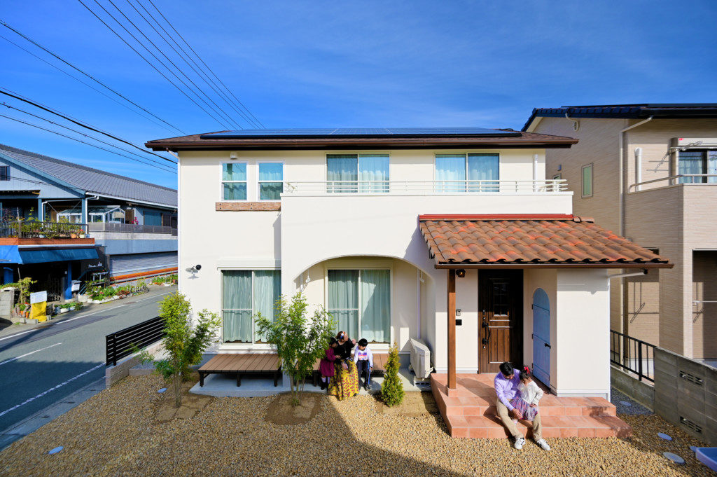 浜松市でエコーアートが建てたロフトがあるオシャレなデザインの家の外観正面写真