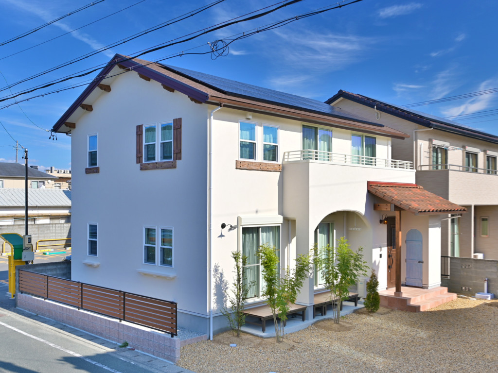 浜松市の注文住宅会社のエコーアートが建てた、ロフトがあるオシャレなデザインの家の外観写真
