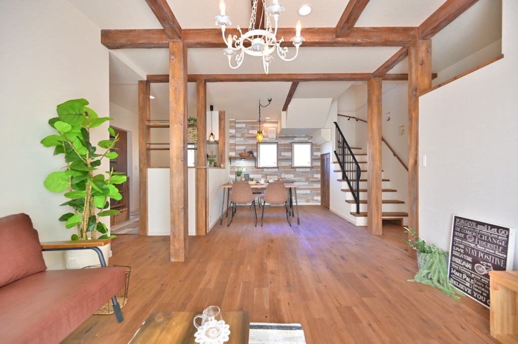 ロフトがあるオシャレなデザインの家 浜松市の工務店はエコーアート