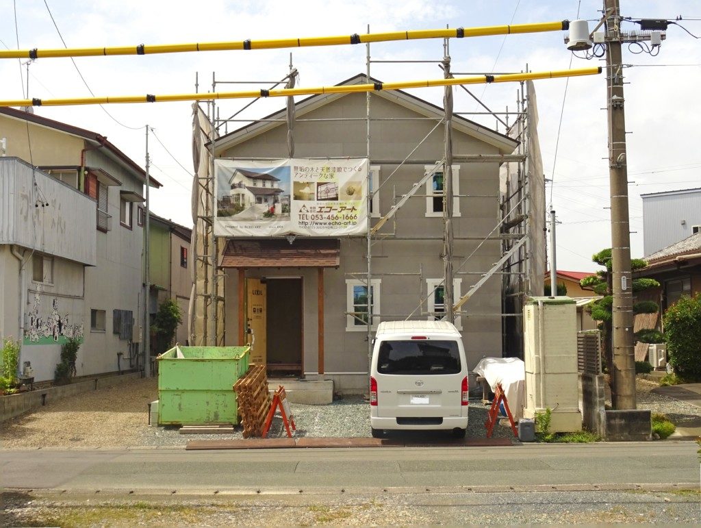 浜松市の注文住宅会社のエコーアートの建築中現場の外観写真