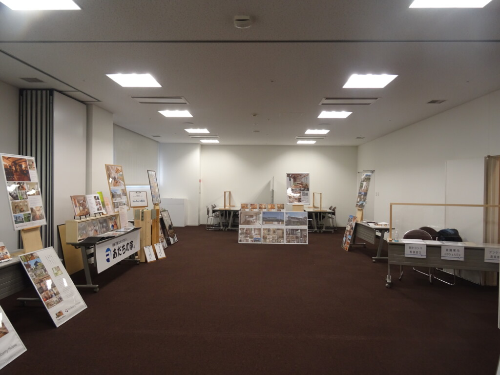 浜松市の注文住宅会社のエコーアートが参加した木の家建築展の室内写真