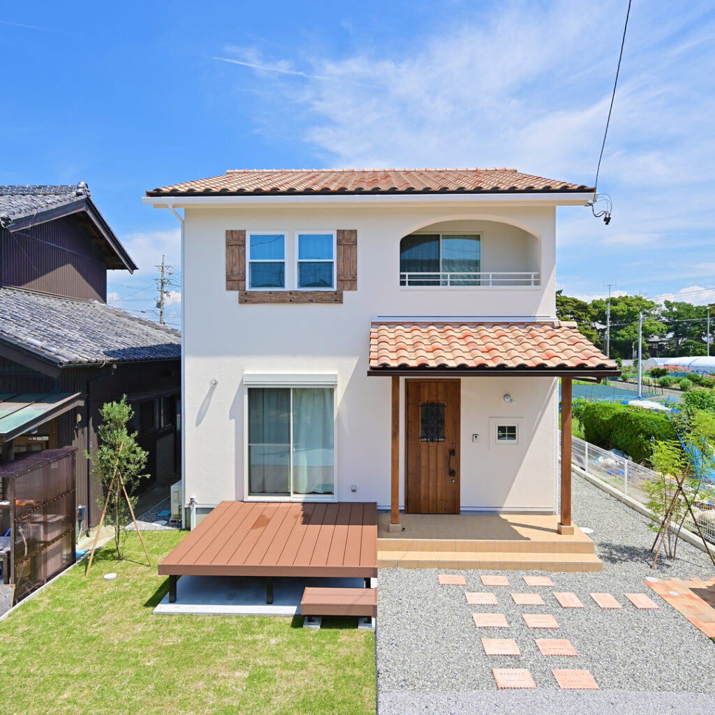 浜松市の注文住宅会社のエコーアートが建たプロヴァンススタイルの家の外観写真