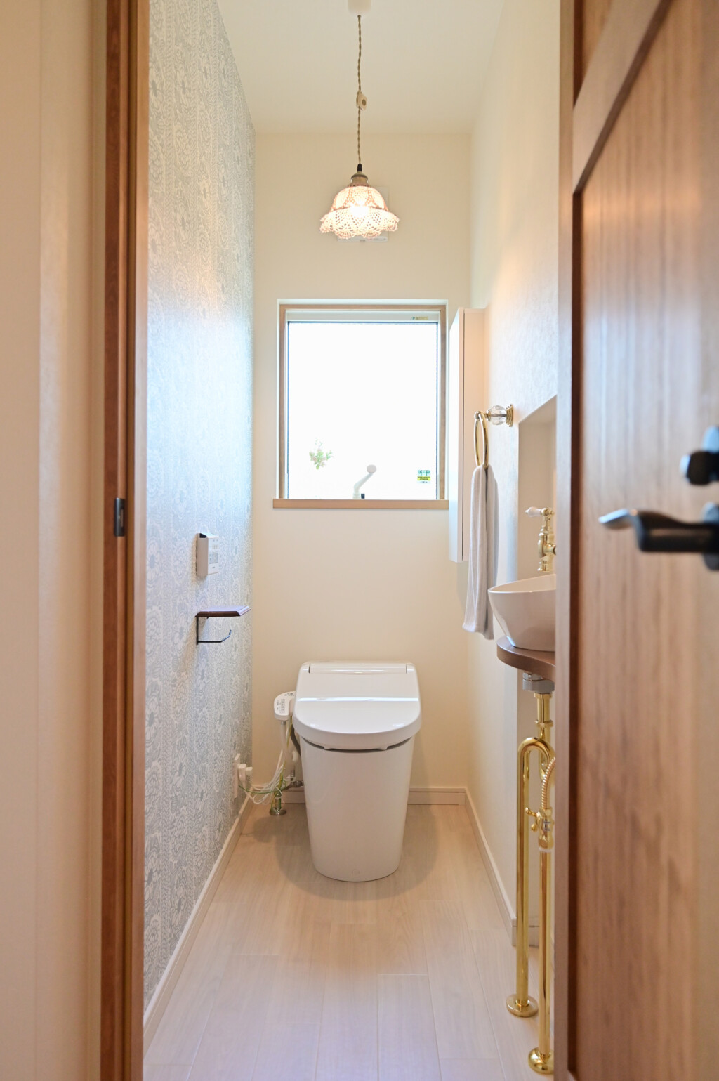 浜松市でエコーアートが建てたプロヴァンススタイルの家のトイレ写真