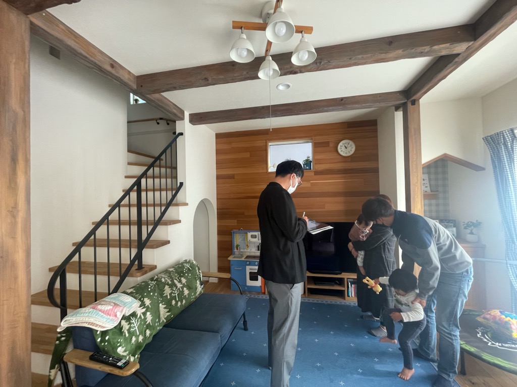 浜松市の注文住宅会社の工務店のエコーアートが行っているインタビューの様子を撮った写真