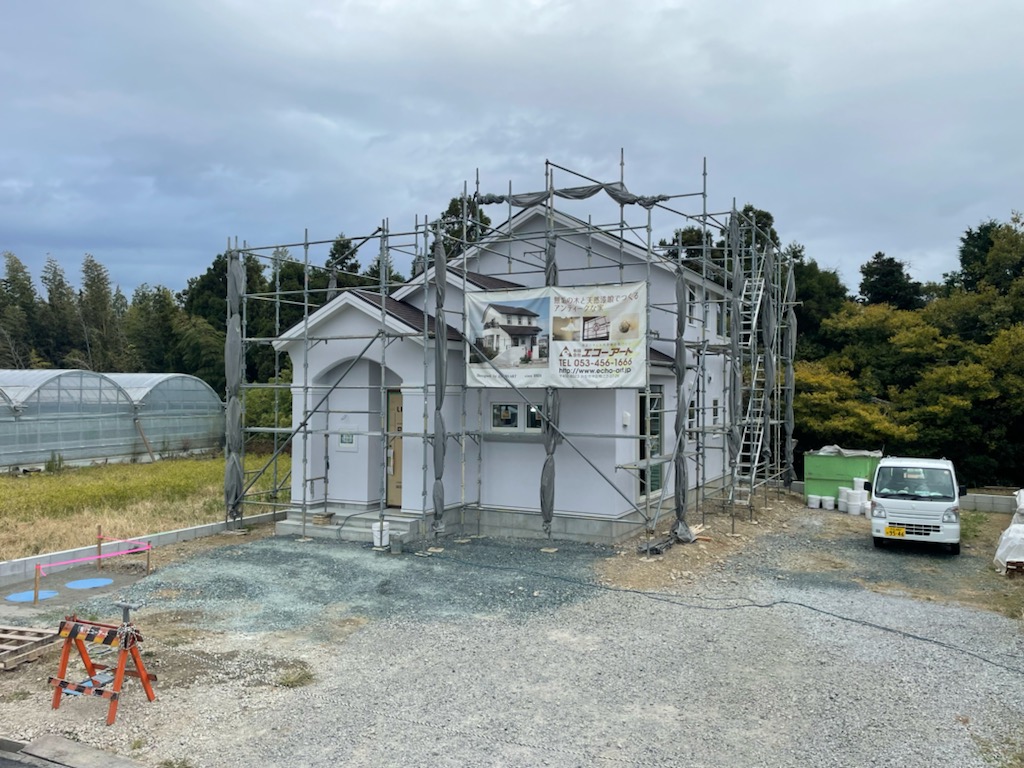 浜松市の注文住宅会社のエコーアートが撮影した足場解体前外観写真