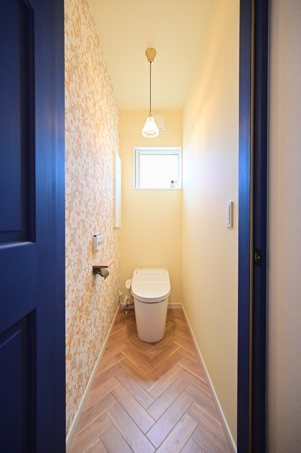 浜松市の工務店のエコーアートが建てたで南イタリアのアマルフィースタイルの家の1階トイレ写真