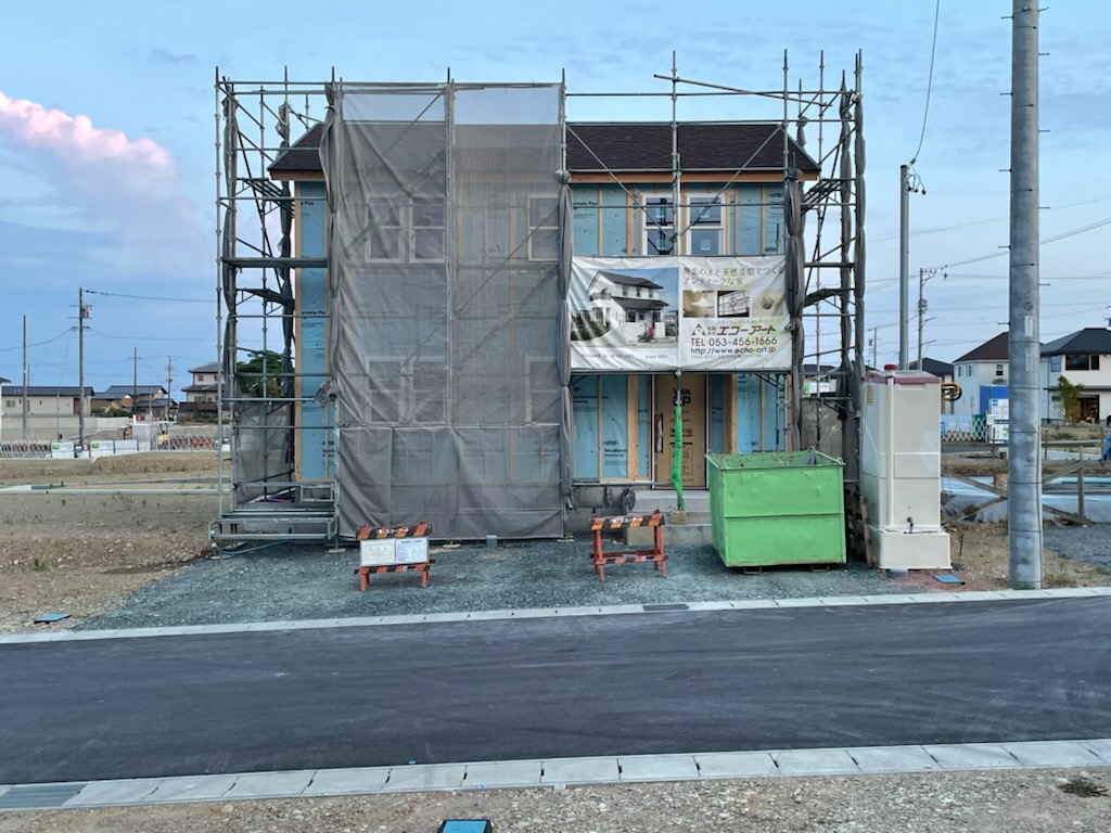 浜松市の注文住宅会社の工務店のエコーアートが施工中の外部完了写真
