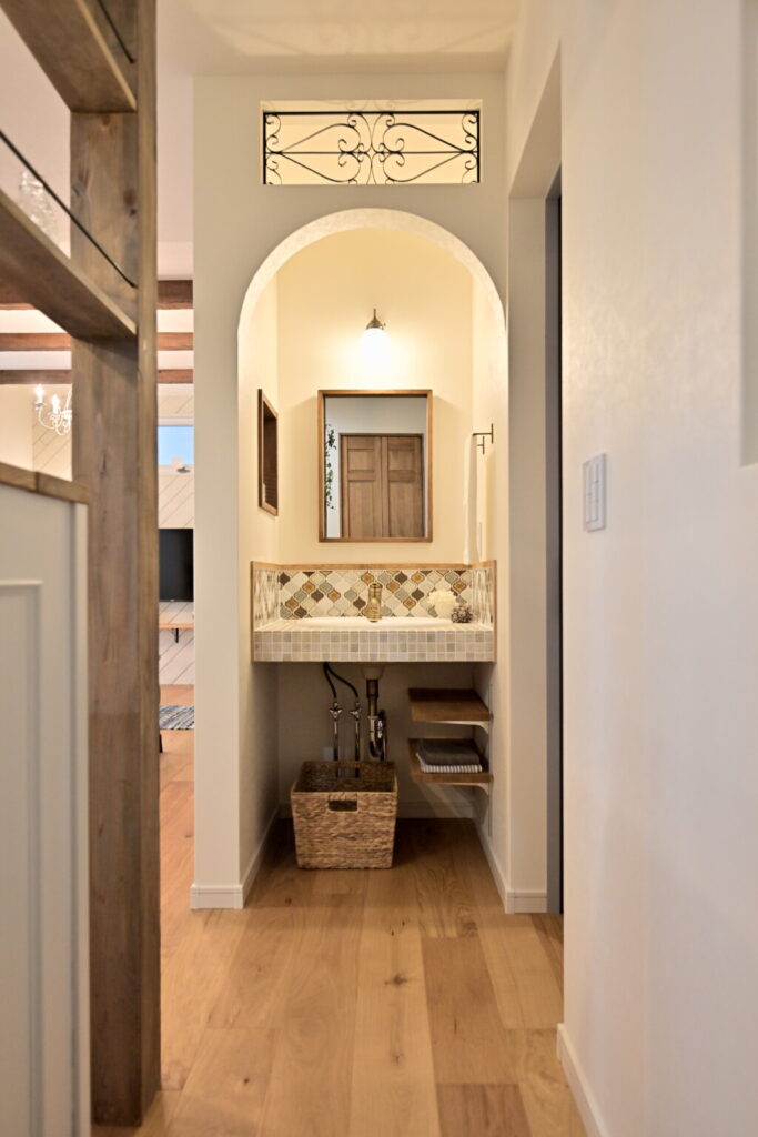 世界に１つだけのオリジナルデザインにこだわったママンスタイルの家の造作洗面台正面写真