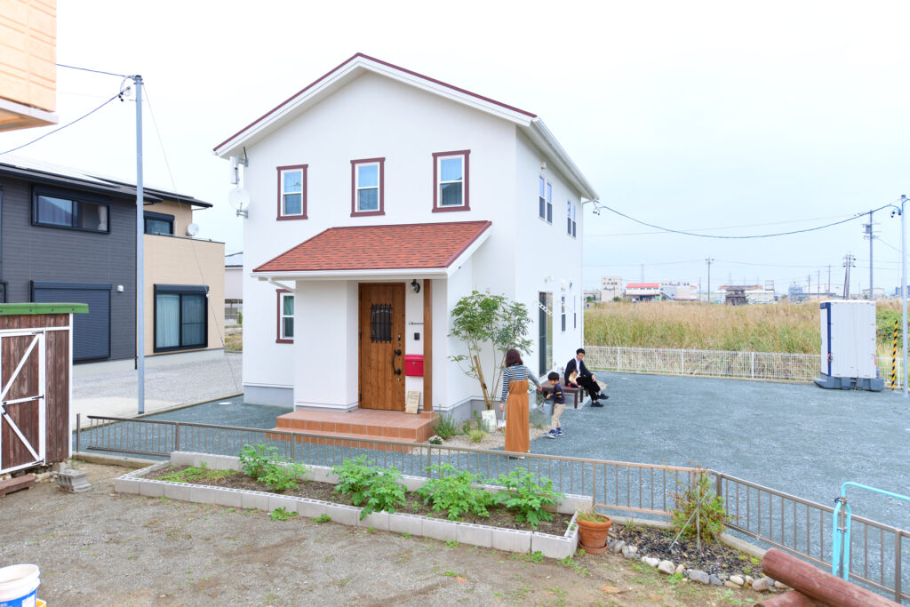 浜松市でエコーアートが建てたかわいいママンの家の外観写真