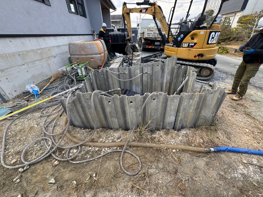 浜松市の注文住宅会社の工務店のエコーアートが行った浄化槽据え付け工事の写真