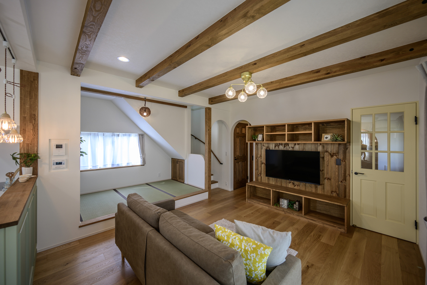 浜松市の注文住宅会社の工務店のエコーアートが施工した壁掛けテレビの施工例写真