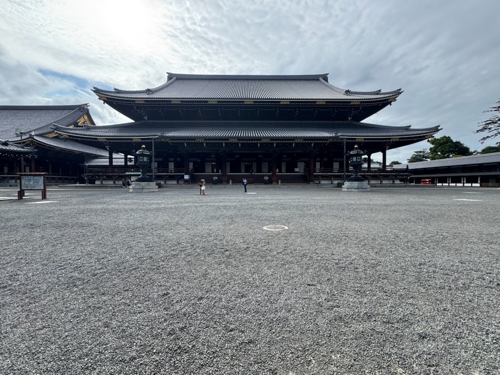 浜松市の注文住宅会社の工務店のエコーアートが研修で行った東本願寺外観写真