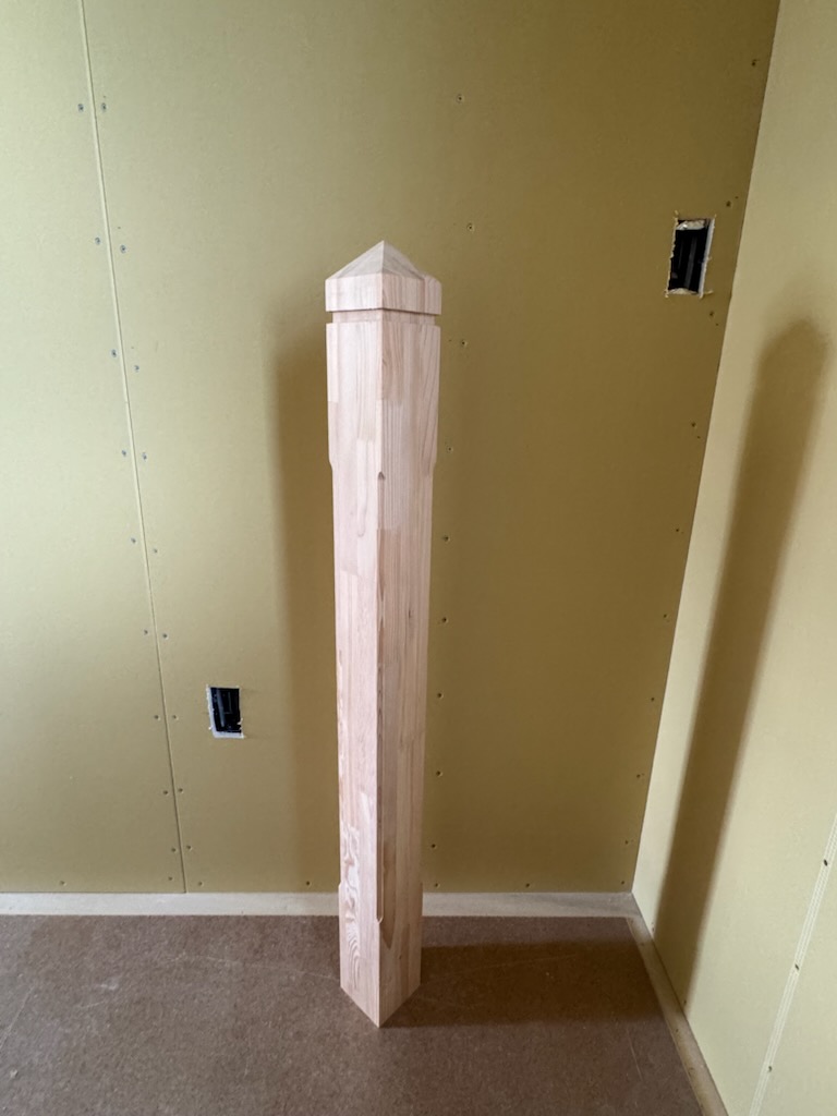 浜松市の注文住宅会社の工務店のエコーアートが加工した柱の写真。