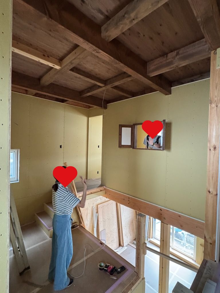 浜松市の注文住宅会社の工務店のエコーアートが建築中の現場の打ち合わせの写真