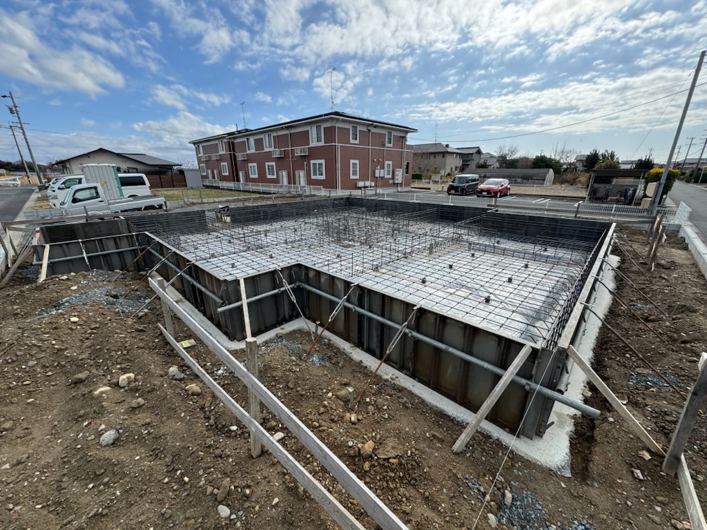 浜松市の注文住宅会社の工務店のエコーアートが施工中の現場の定着を表現した写真