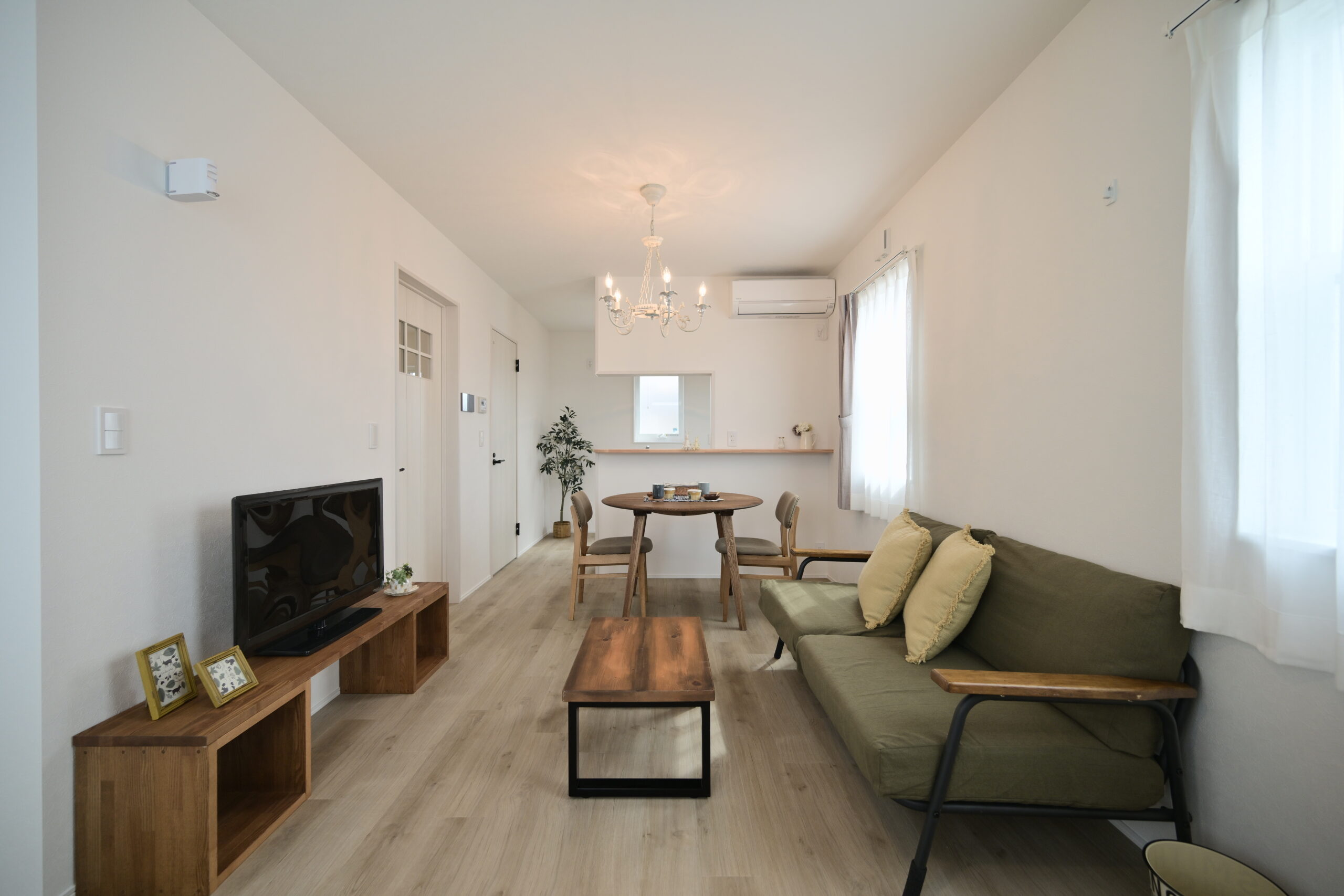 浜松市の注文住宅会社の工務店のエコーアートが考える家具を設えたディスプレイ写真