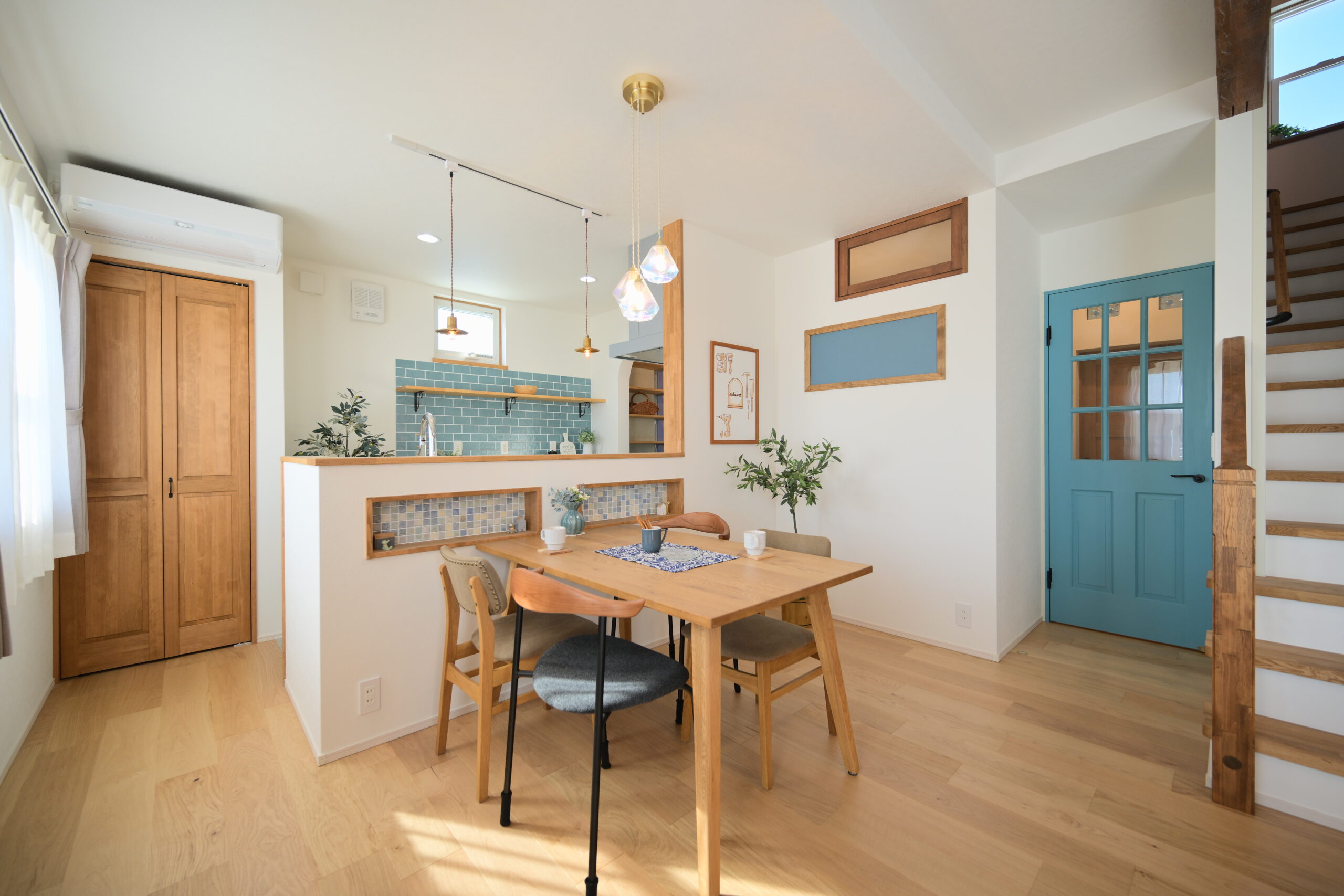 浜松市の注文住宅会社の工務店のエコーアートが考えるオーク材のフローリングの施工写真