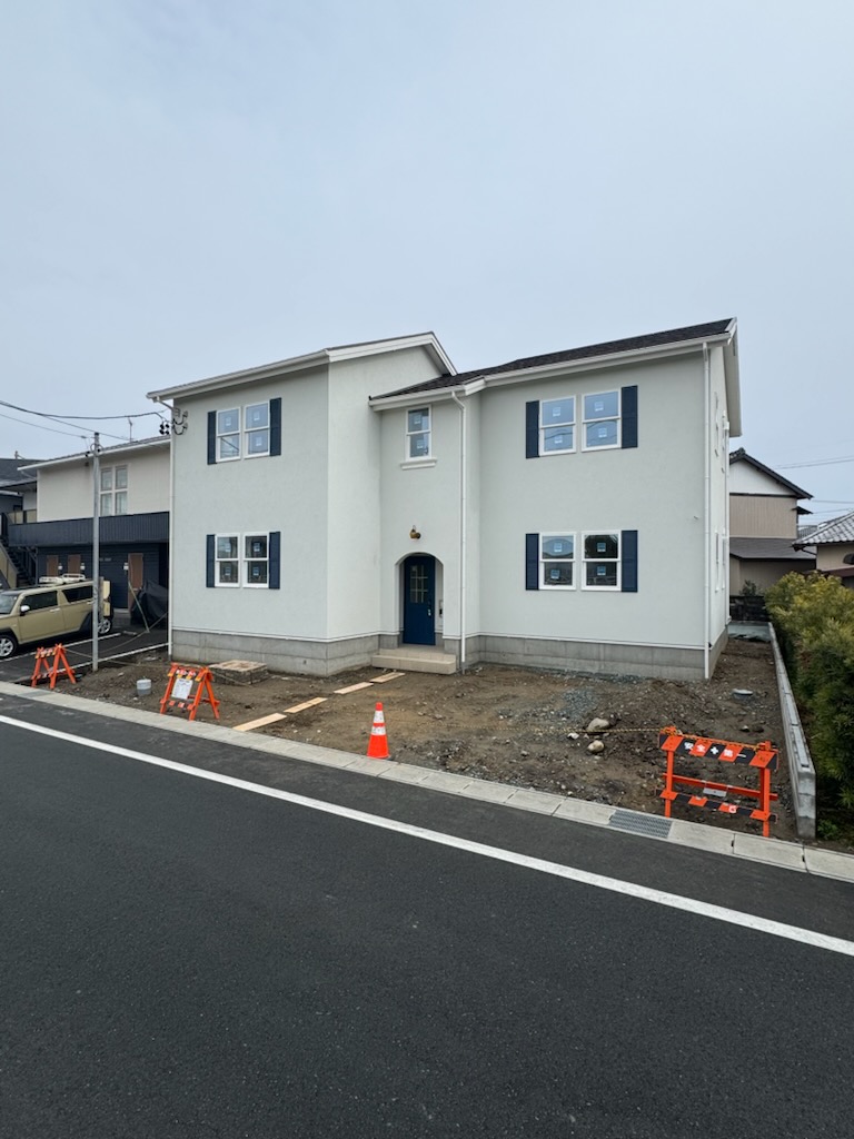 浜松市の注文住宅会社の工務店のエコーアートが建築中のかわいいアパートの外観写真