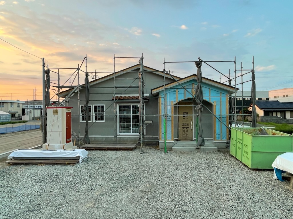 浜松市の注文住宅会社の工務店のエコーアートが考える破風鼻隠しの施工途中の現場写真