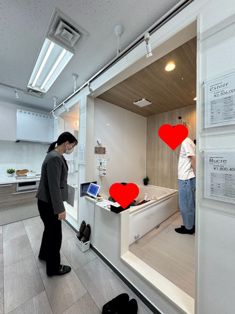 浜松市の注文住宅会社の工務店のエコーアートが行ったお風呂の見学時の写真