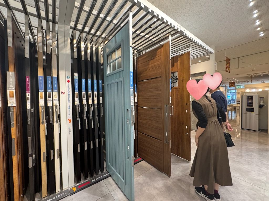 浜松市の注文住宅会社の工務店のエコーアートが行う玄関ドアショールーム見学のイメージ写真