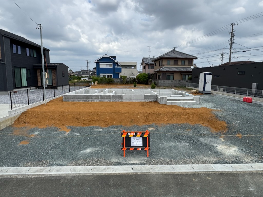 浜松市の注文住宅会社の工務店のエコーアートが考えるコンクリートの重さを表現した写真
