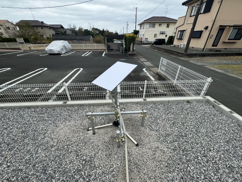 浜松市の注文住宅会社の工務店のエコーアートが施した衛星のインターネット回線工事写真